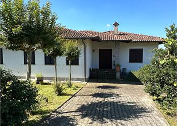 VILLA INDIPENDENTE CON GIARDINO PRIVATO 
